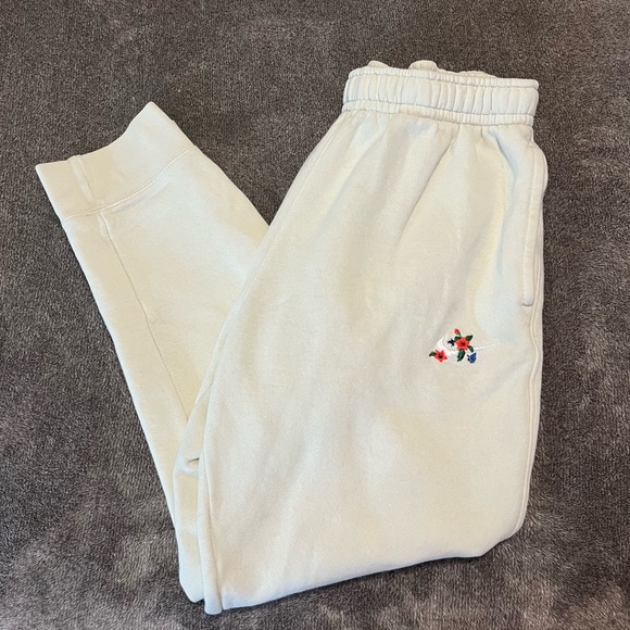 Women’s Nike sweats! - Picture 1 of 2